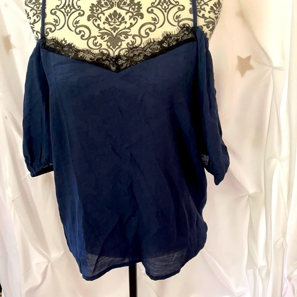 LAST CHANCE!! Get it before it’s GONE!! 👋❤️ Off the Shoulder Blouse - Picture 3 of 6